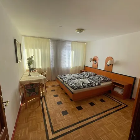 Appartement Doppelbett Mit Einzel Bett 2