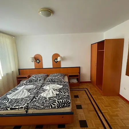 Doppelbett Mit Einzel Bett 2 *